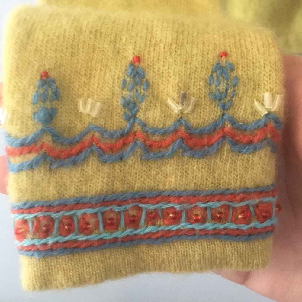 Retro Sweater ๐ - Picture 2 of 3